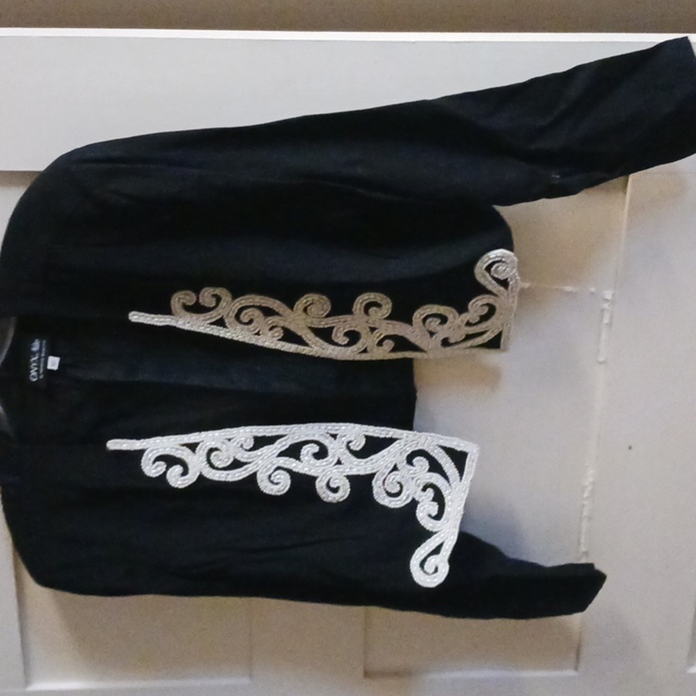 Sounds cold that goes over a dress very light